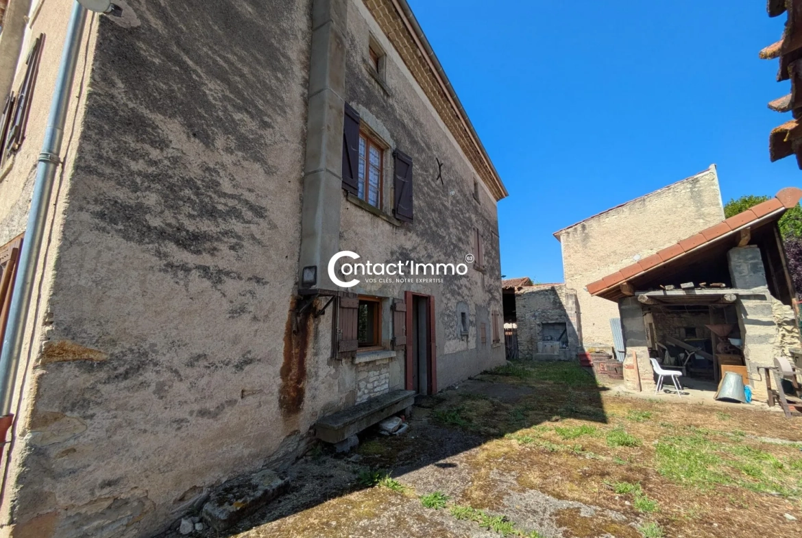Maison à Moissat avec 4 chambres, grande parcelle et dépendances - Opportunité à saisir 