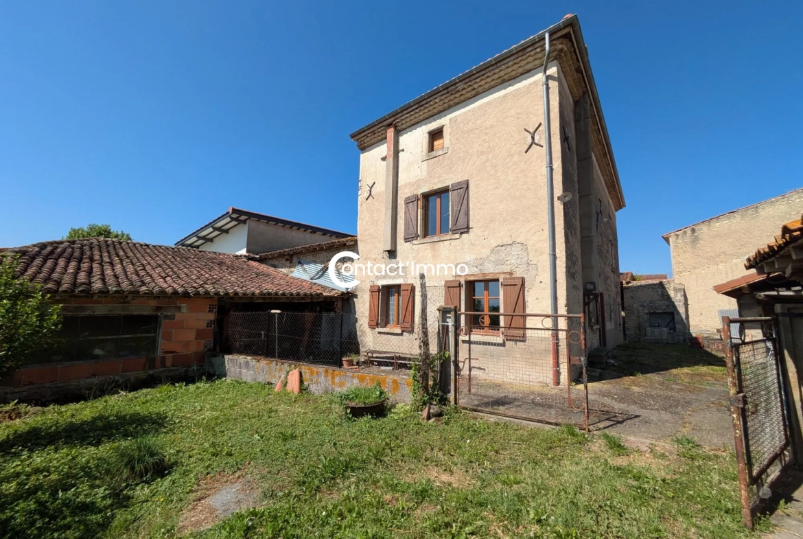 Maison à Moissat avec 4 chambres, grande parcelle et dépendances - Opportunité à saisir 