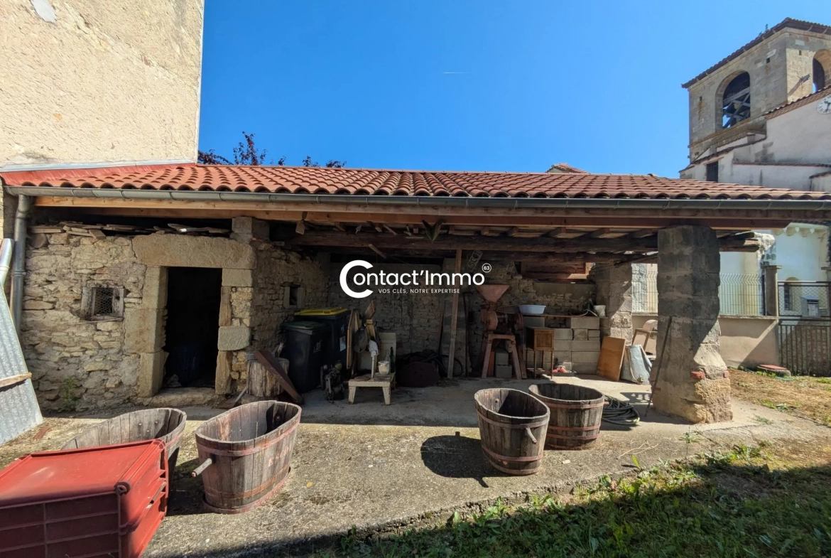 Maison à Moissat avec 4 chambres, grande parcelle et dépendances - Opportunité à saisir 
