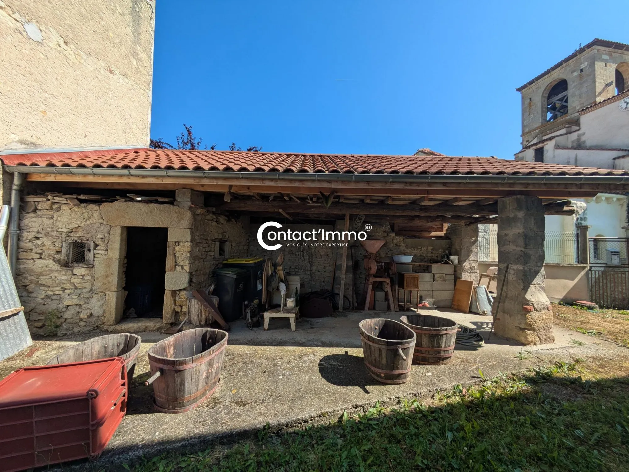 Maison à Moissat avec 4 chambres, grande parcelle et dépendances - Opportunité à saisir 
