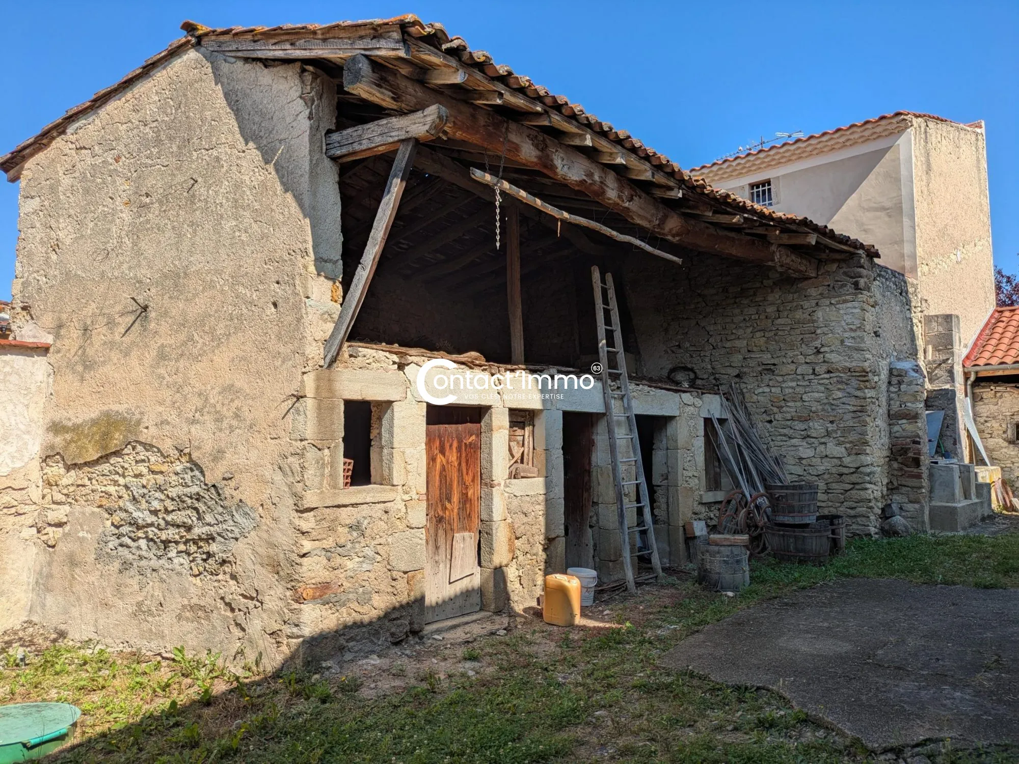 Maison à Moissat avec 4 chambres, grande parcelle et dépendances - Opportunité à saisir 