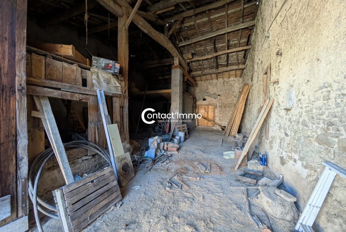 Maison à Moissat avec 4 chambres, grande parcelle et dépendances - Opportunité à saisir 