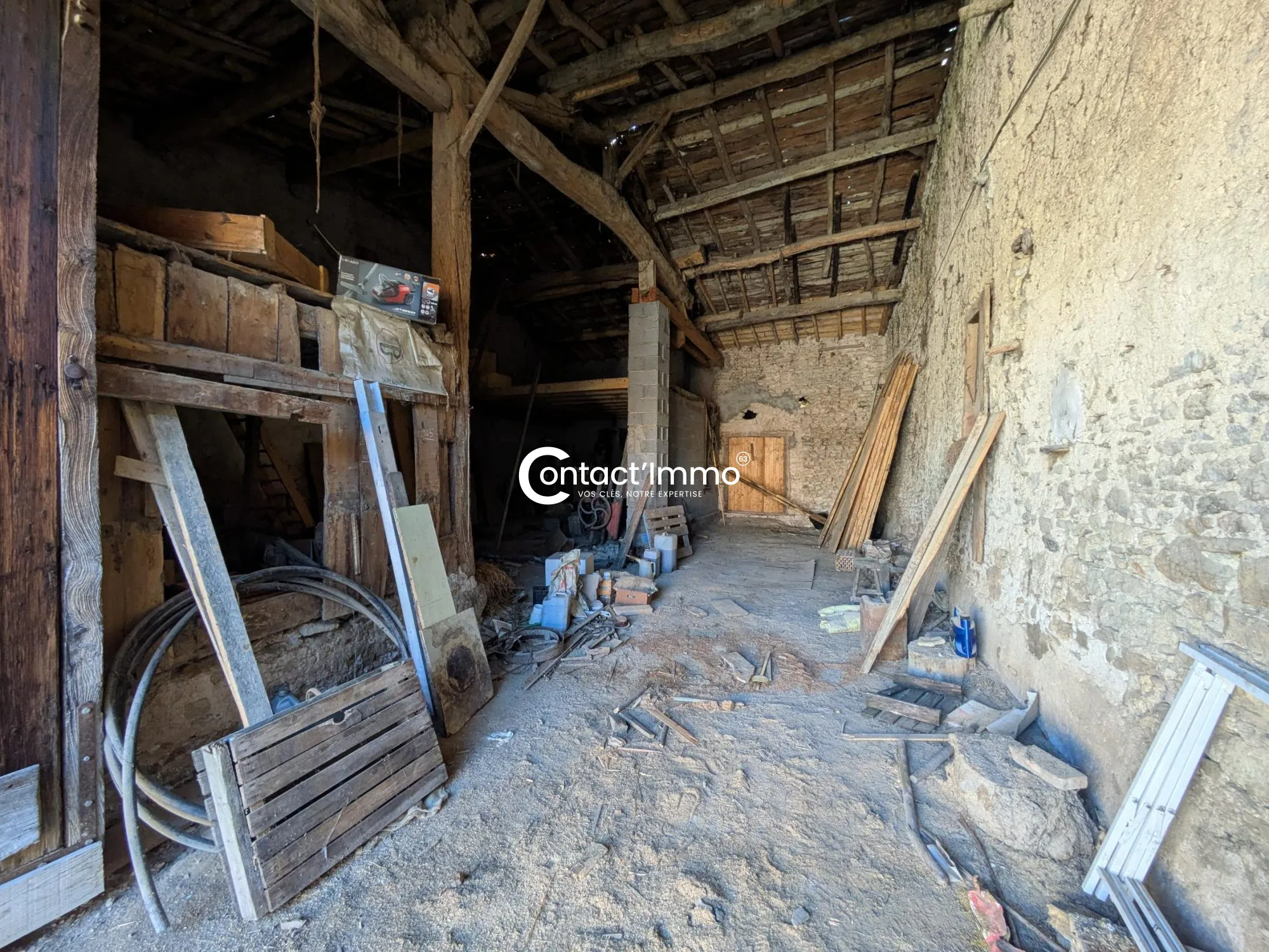Maison à Moissat avec 4 chambres, grande parcelle et dépendances - Opportunité à saisir 