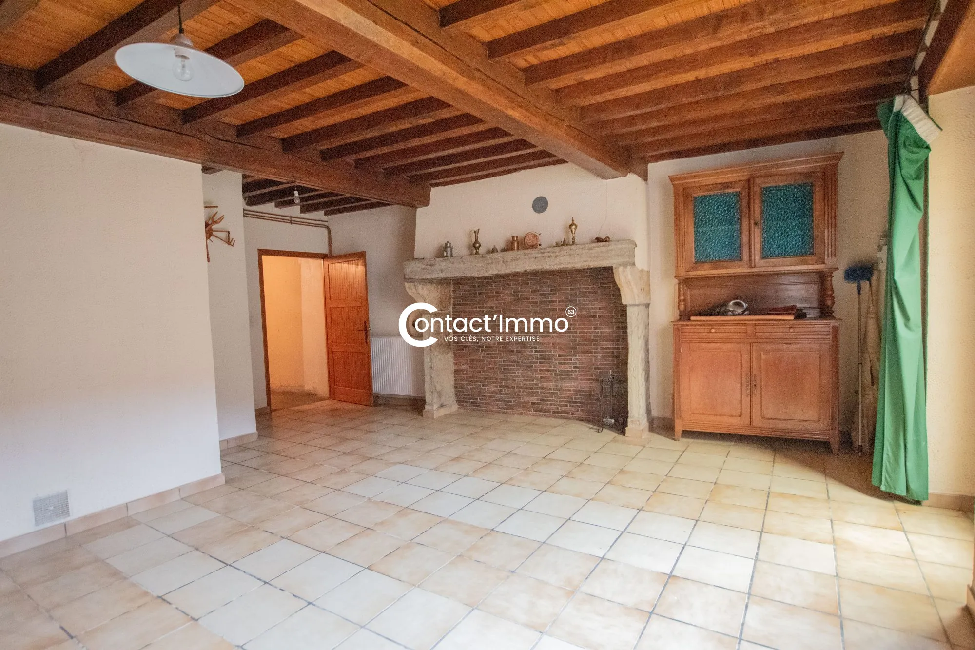 Maison à Moissat avec 4 chambres, grande parcelle et dépendances - Opportunité à saisir 