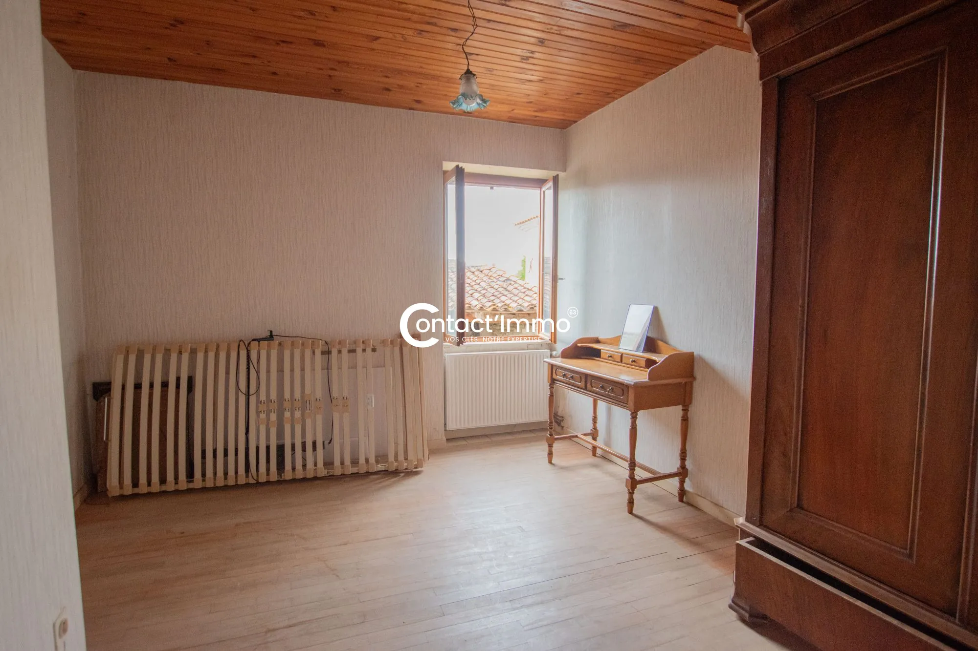 Maison à Moissat avec 4 chambres, grande parcelle et dépendances - Opportunité à saisir 