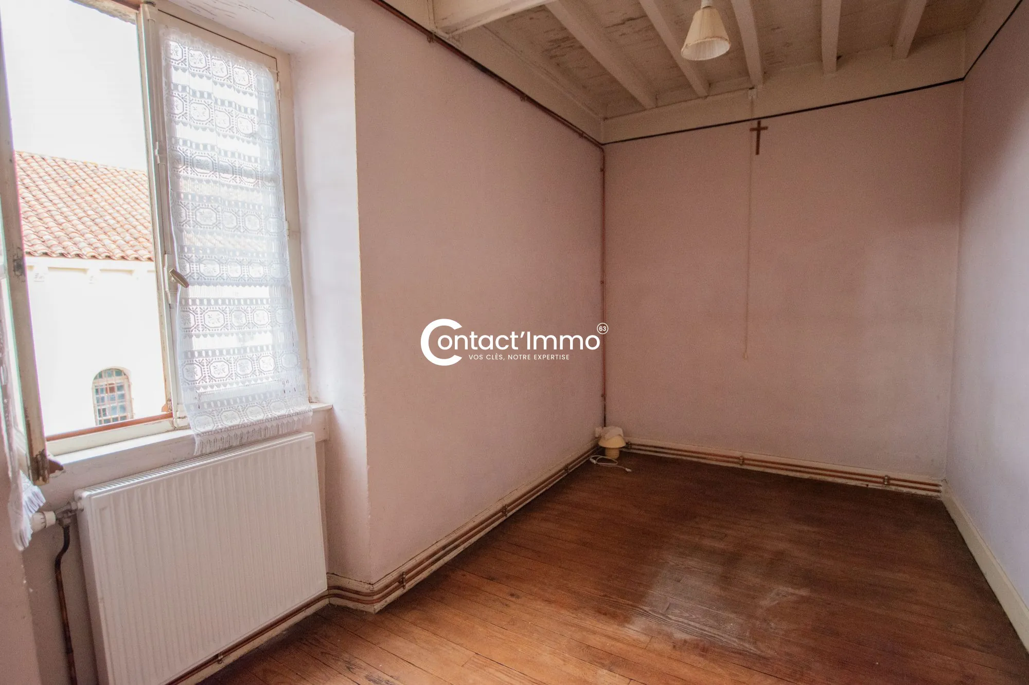 Maison à Moissat avec 4 chambres, grande parcelle et dépendances - Opportunité à saisir 