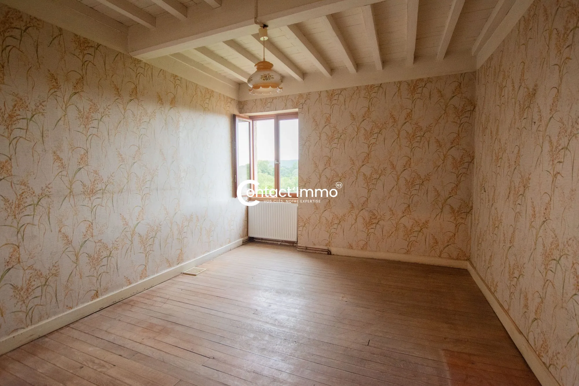 Maison à Moissat avec 4 chambres, grande parcelle et dépendances - Opportunité à saisir 