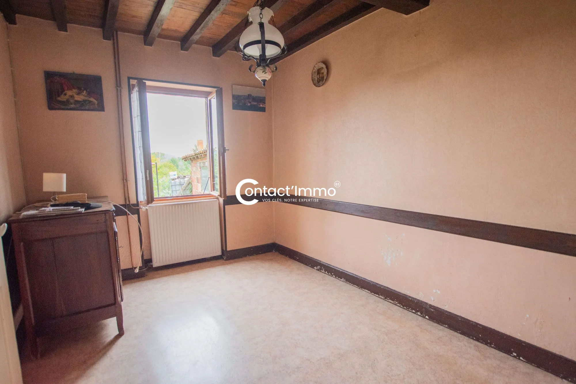 Maison à Moissat avec 4 chambres, grande parcelle et dépendances - Opportunité à saisir 