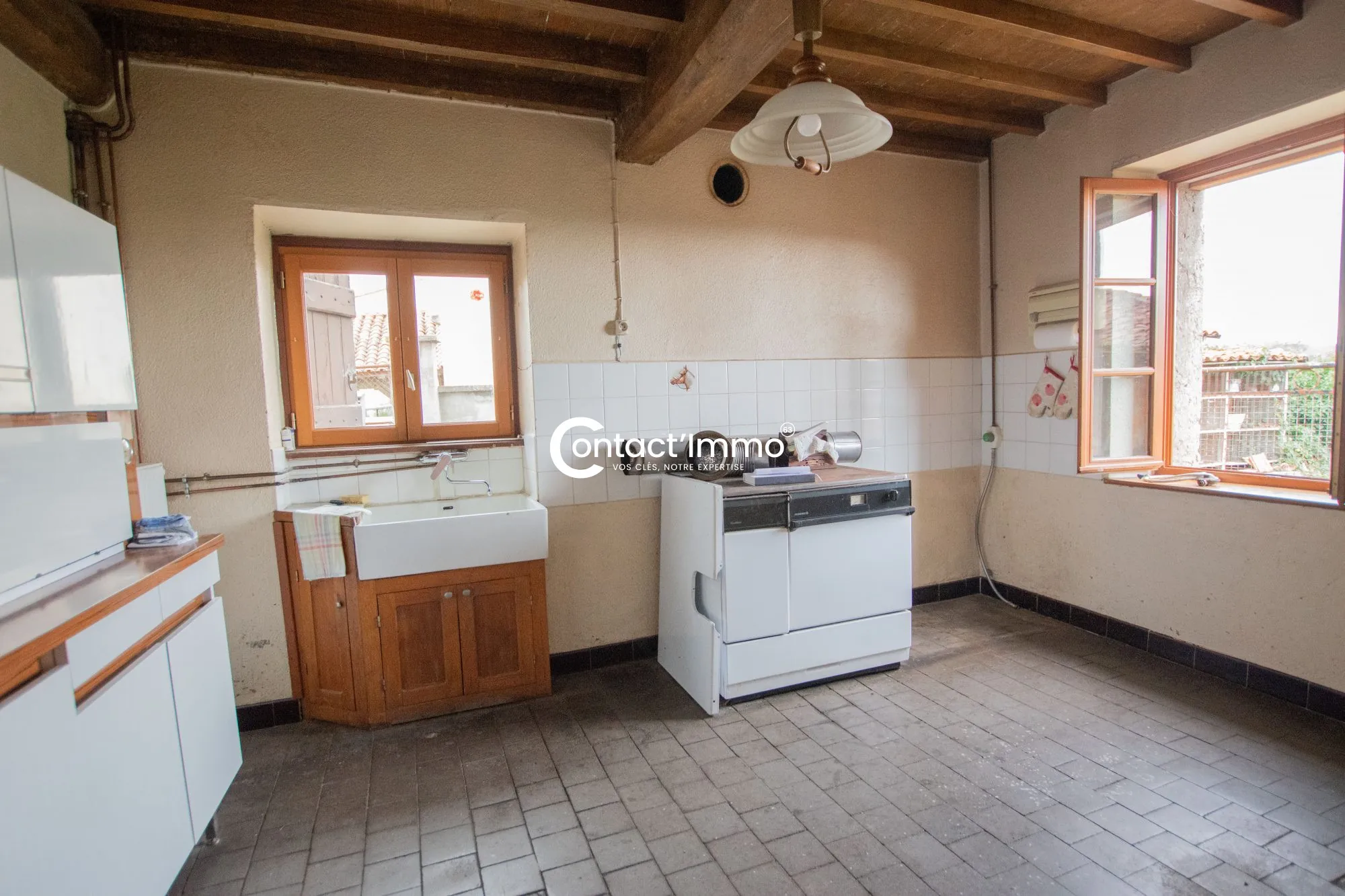 Maison à Moissat avec 4 chambres, grande parcelle et dépendances - Opportunité à saisir 