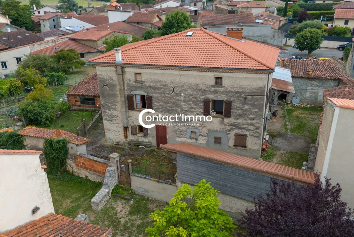 Maison à Moissat avec 4 chambres, grande parcelle et dépendances - Opportunité à saisir 