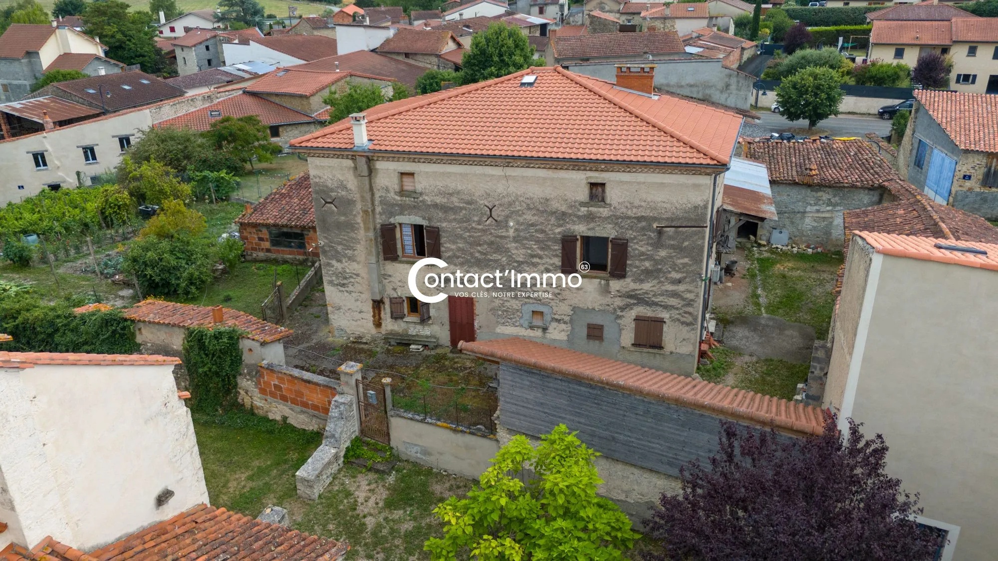Maison à Moissat avec 4 chambres, grande parcelle et dépendances - Opportunité à saisir 