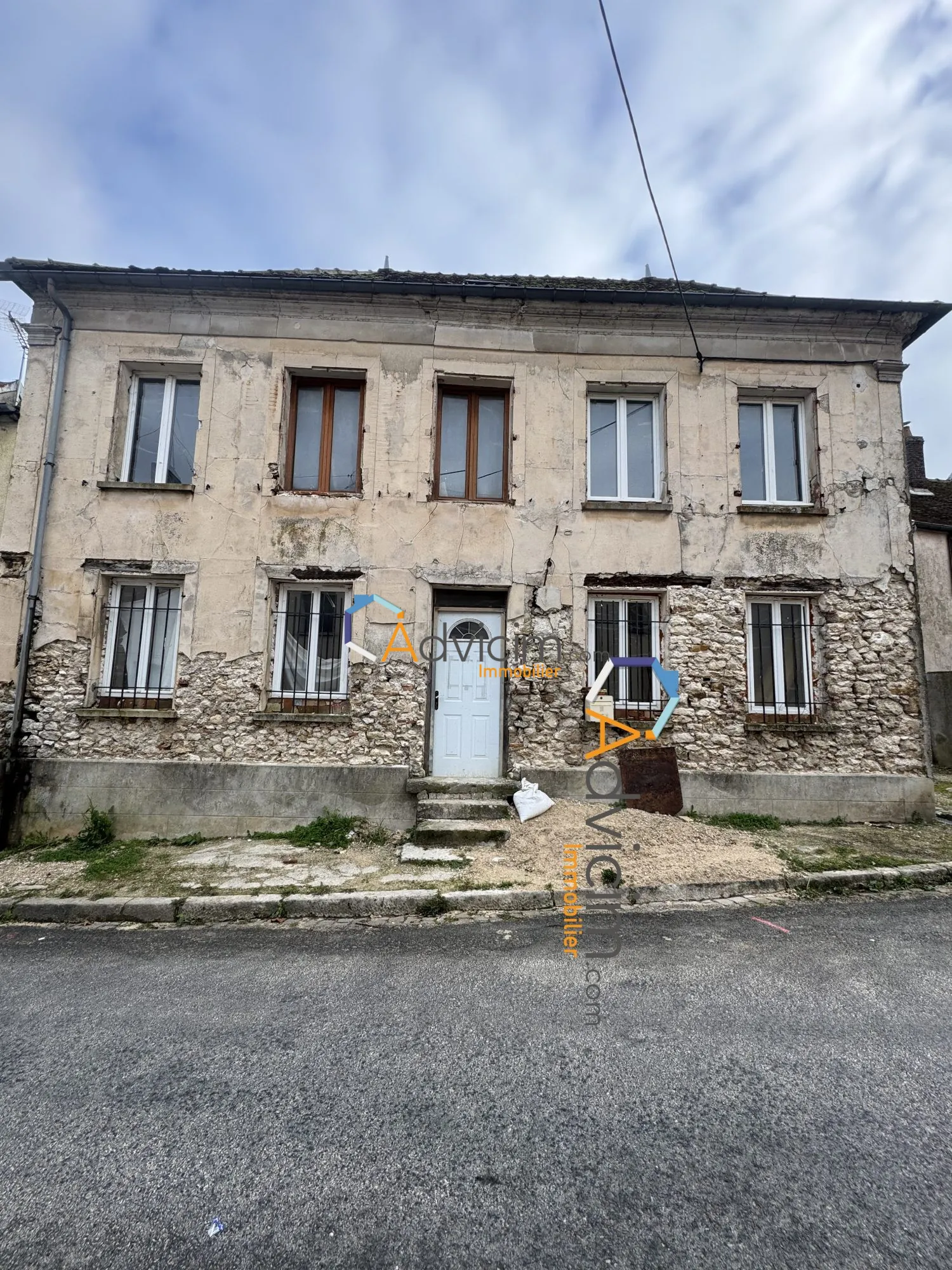 Maison à rénover de 180 m² à Courgivaux avec fort potentiel 