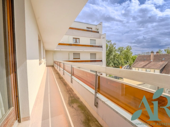 Appartement T3 à rénover à Strasbourg avec parking, cave et garage