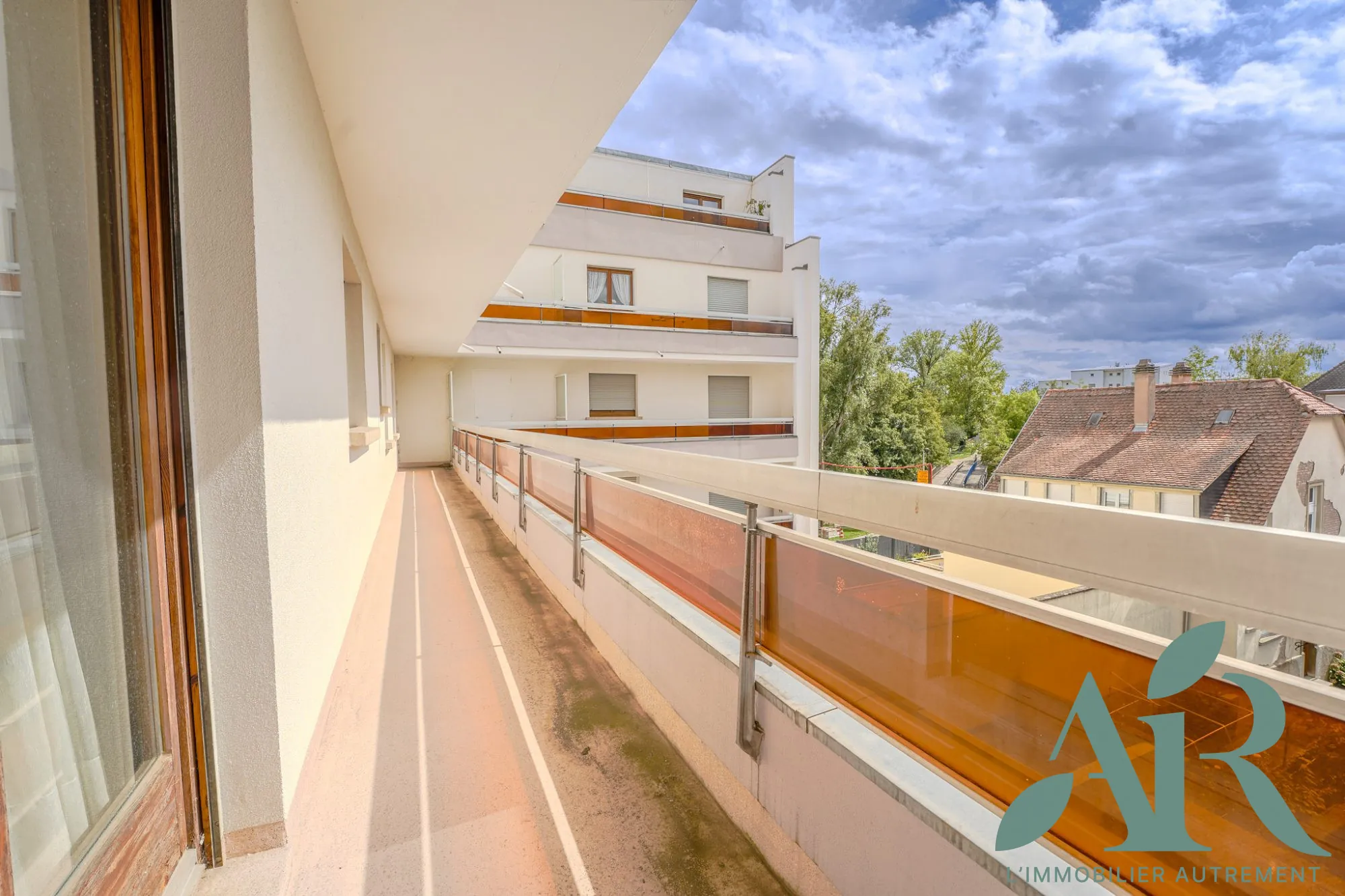 Appartement T3 à rénover à Strasbourg avec parking, cave et garage 