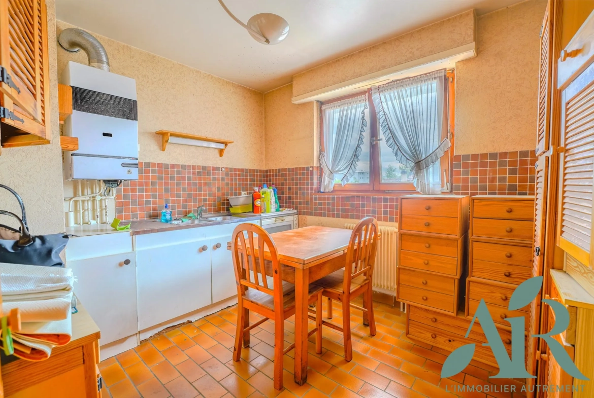 Appartement T3 à rénover à Strasbourg avec parking, cave et garage 