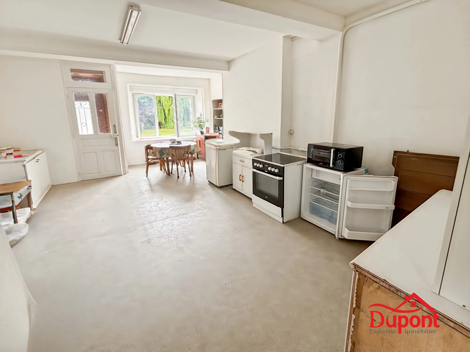 Maison à Rumigny avec dépendances et vue imprenable - Opportunité rare 