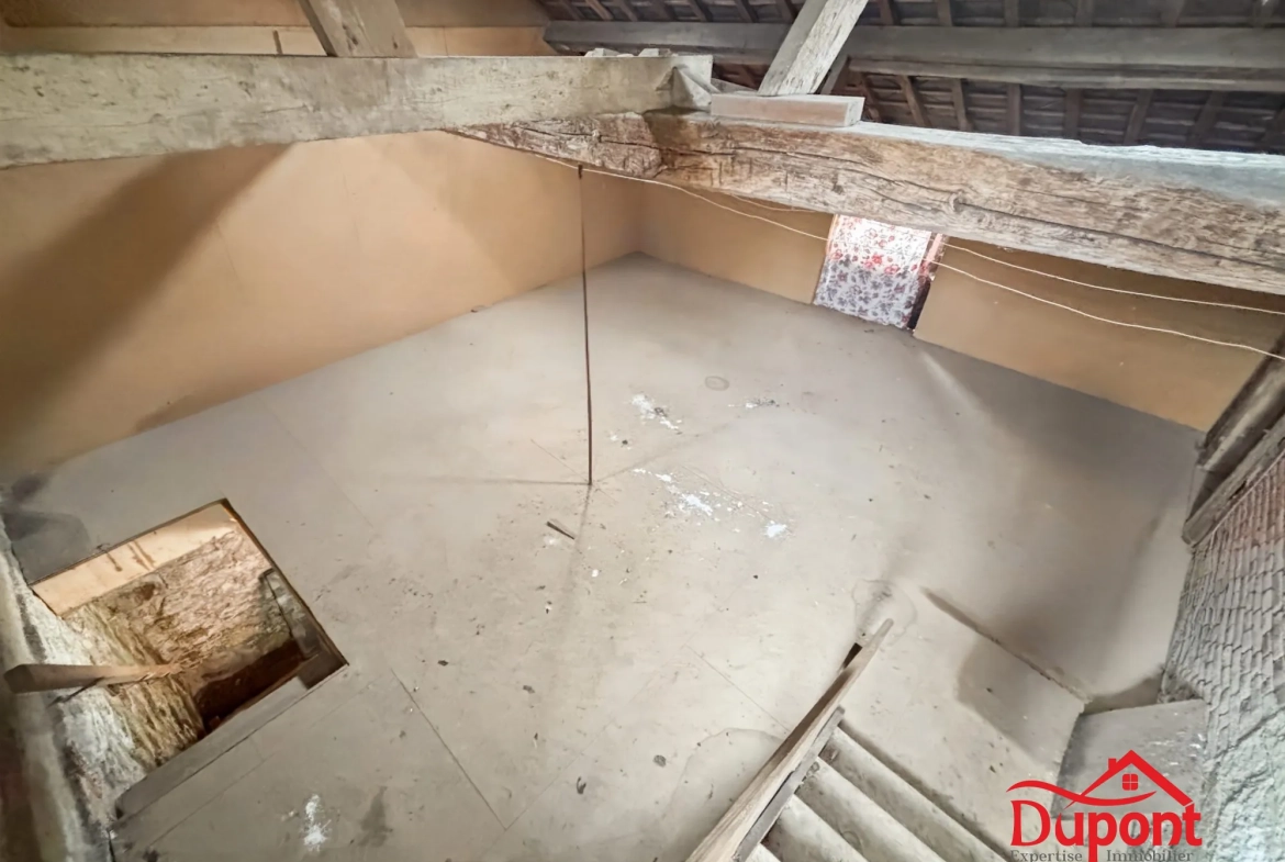 Maison à Rumigny avec dépendances et vue imprenable - Opportunité rare 