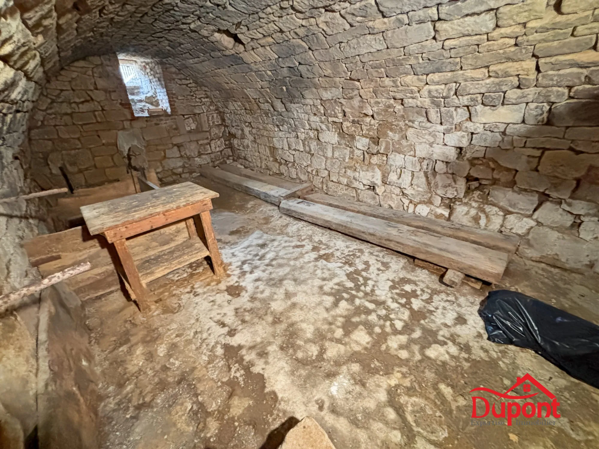 Maison à Rumigny avec dépendances et vue imprenable - Opportunité rare 