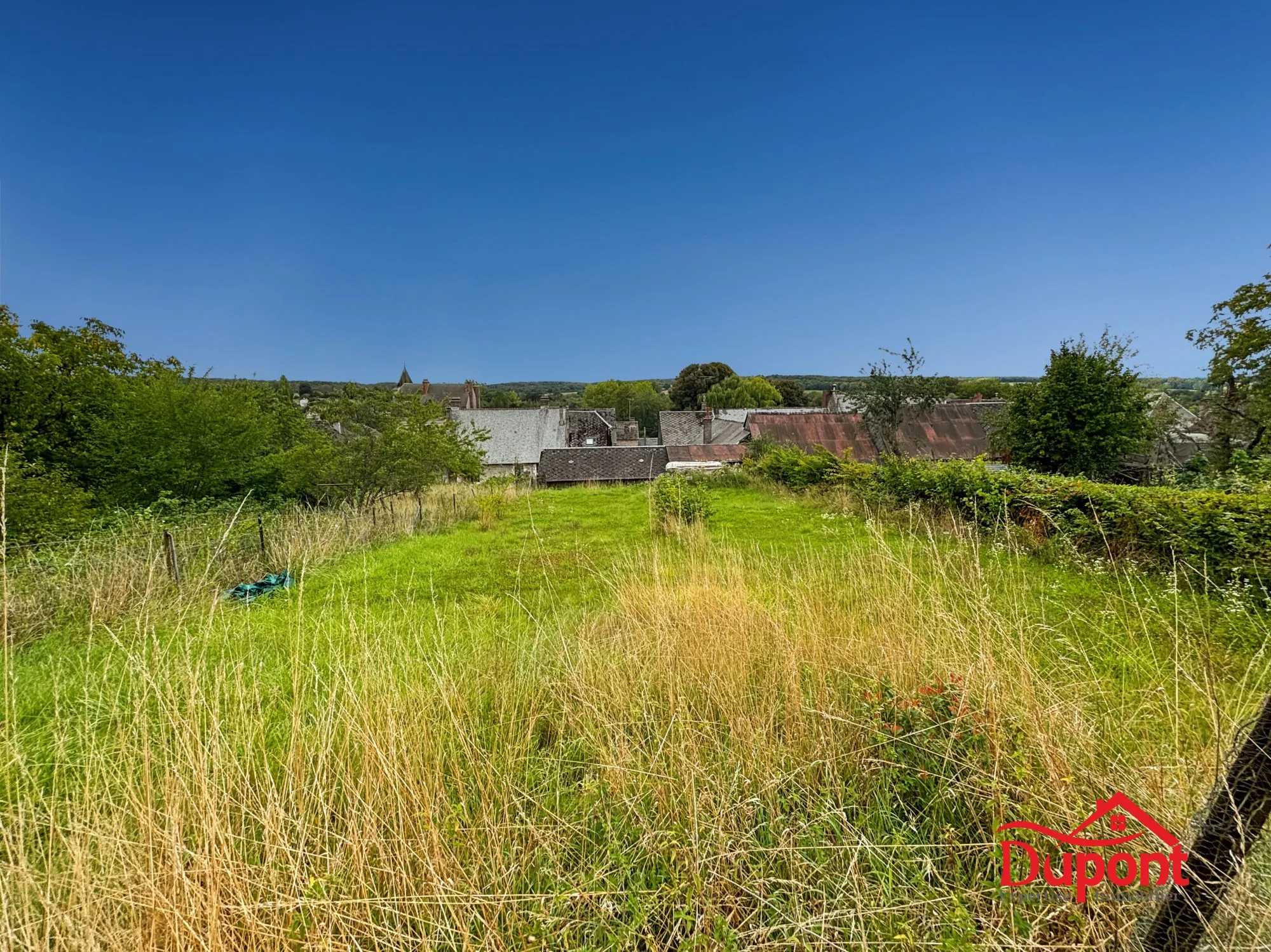 Maison à Rumigny avec dépendances et vue imprenable - Opportunité rare 