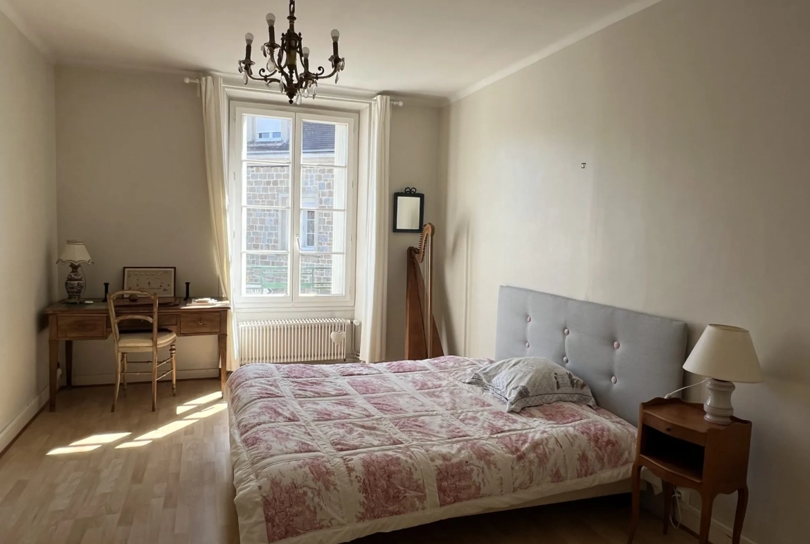 chambre 2 Grand Duplex à Putanges-le-Lac avec Jardin, Rivière et Garage de 142 m² 