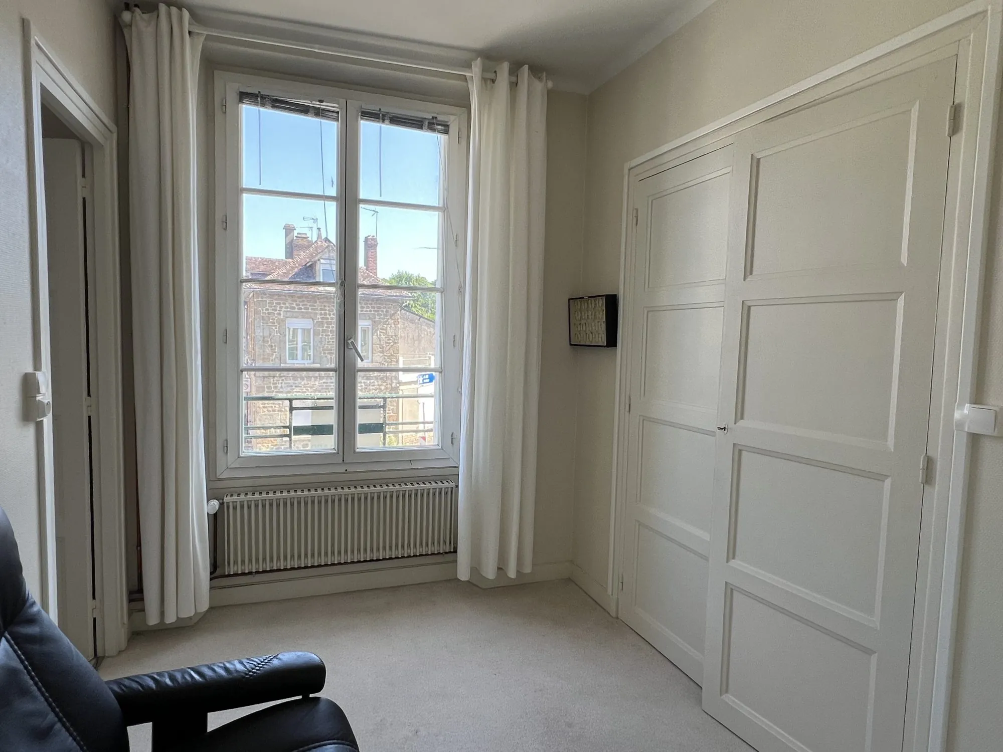 dressing Grand Duplex à Putanges-le-Lac avec Jardin, Rivière et Garage de 142 m² 