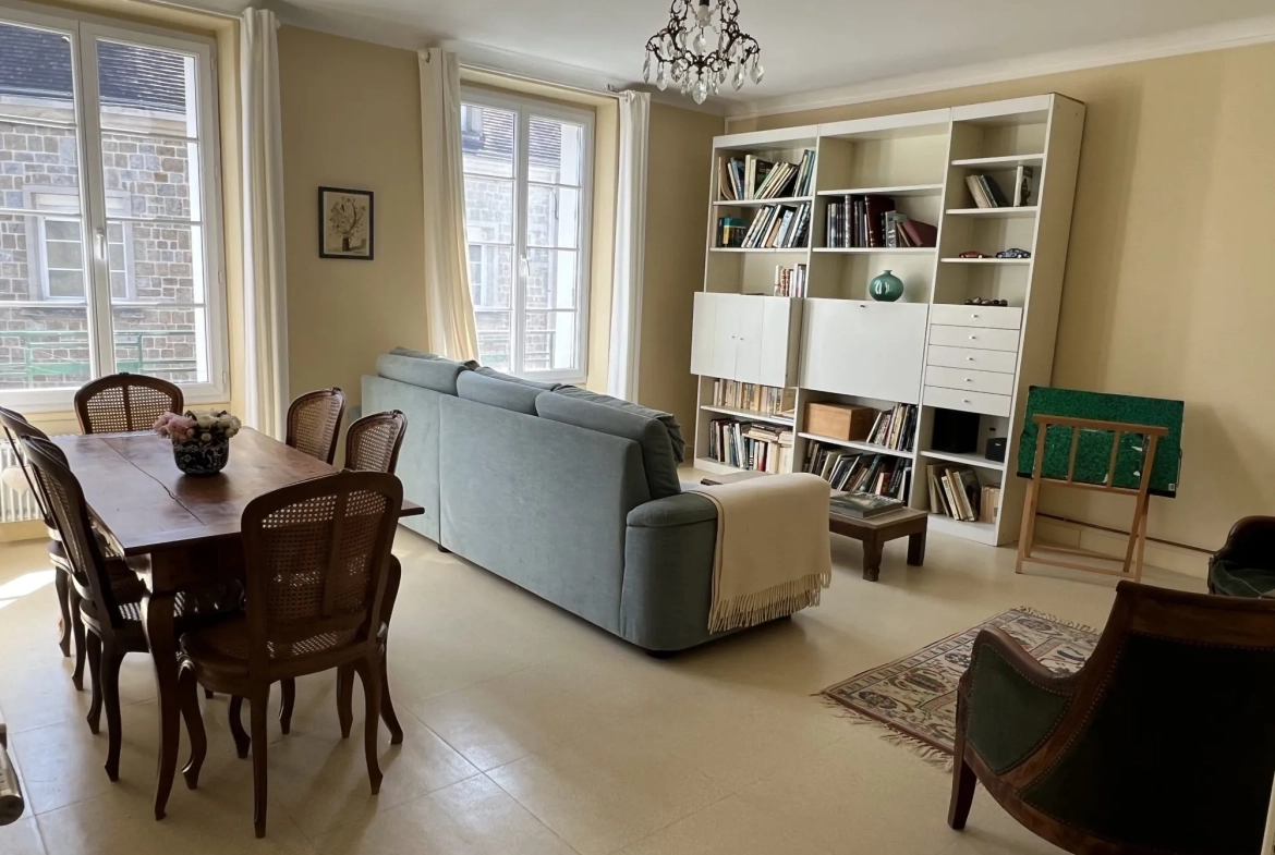 séjour Grand Duplex à Putanges-le-Lac avec Jardin, Rivière et Garage de 142 m² 
