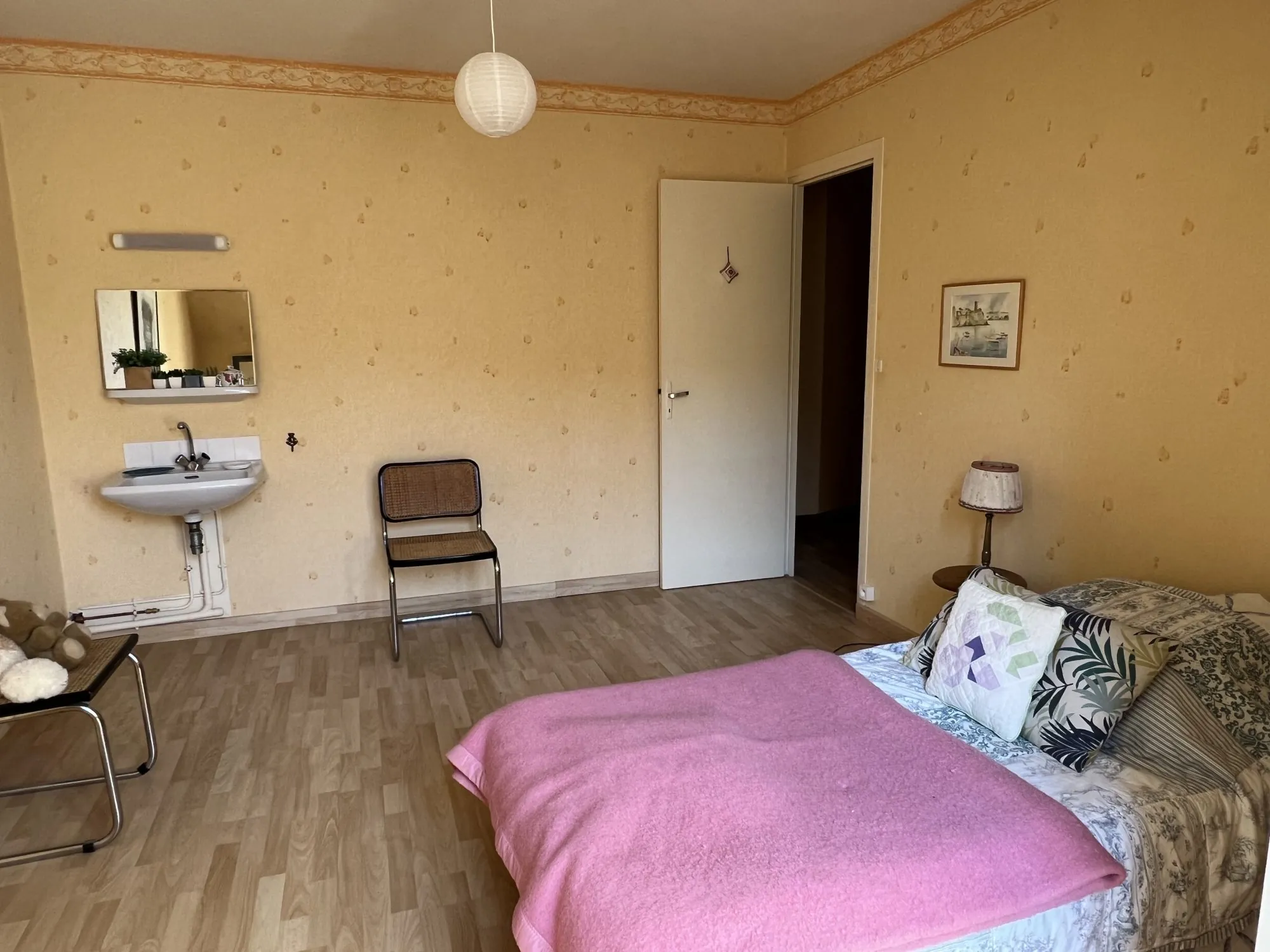 chambre 3 2ème étage Grand Duplex à Putanges-le-Lac avec Jardin, Rivière et Garage de 142 m² 