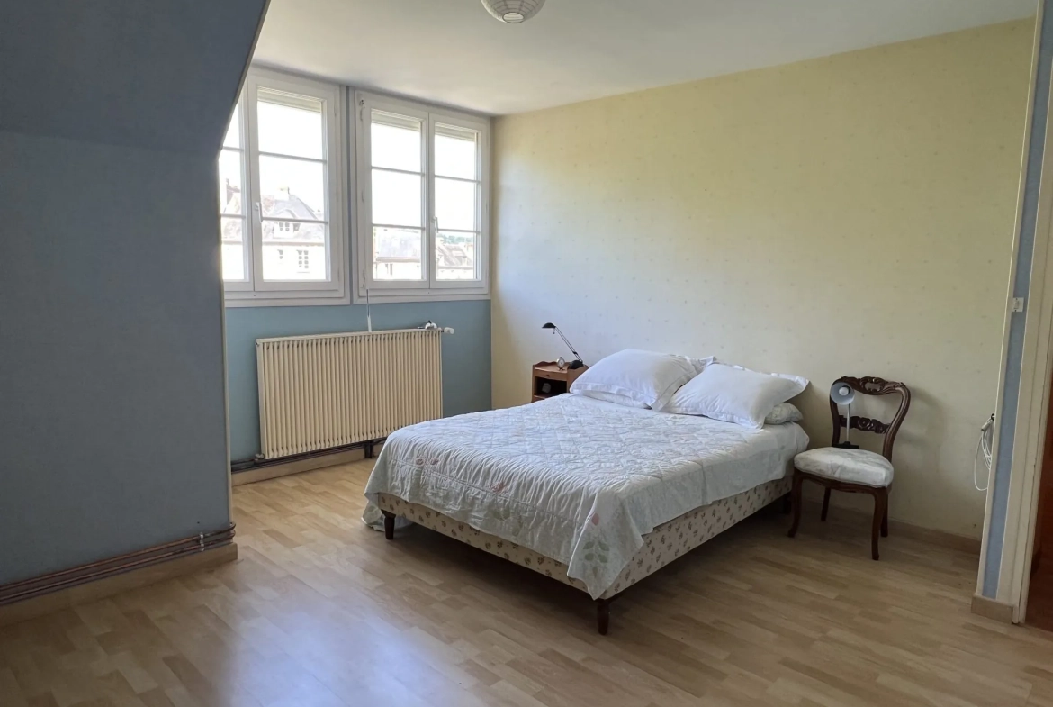 chambre 4 2ème étage Grand Duplex à Putanges-le-Lac avec Jardin, Rivière et Garage de 142 m² 
