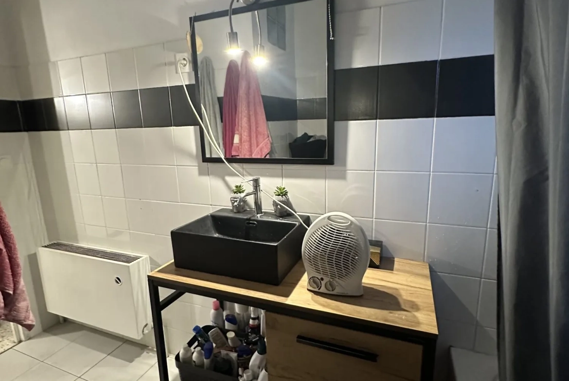 Appartement à vendre à Lunel de 75 m² avec balcon et cave 