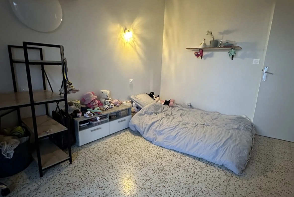 Appartement à vendre à Lunel de 75 m² avec balcon et cave 