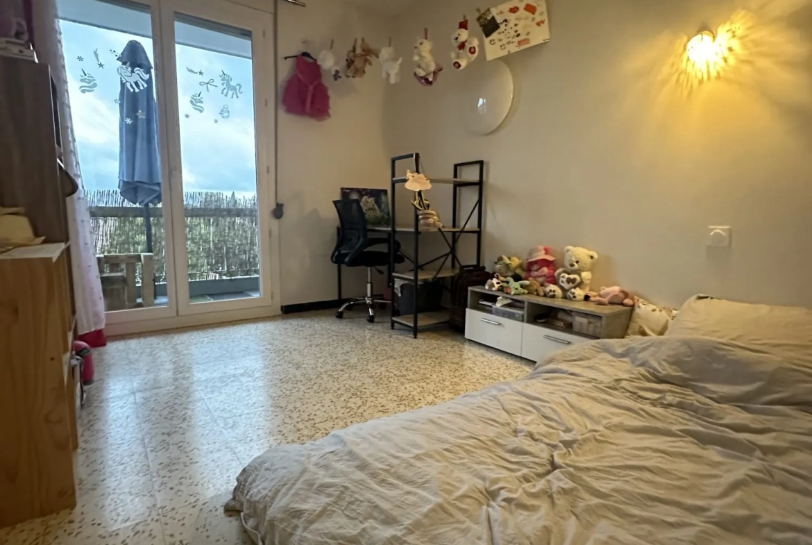 Appartement à vendre à Lunel de 75 m² avec balcon et cave 