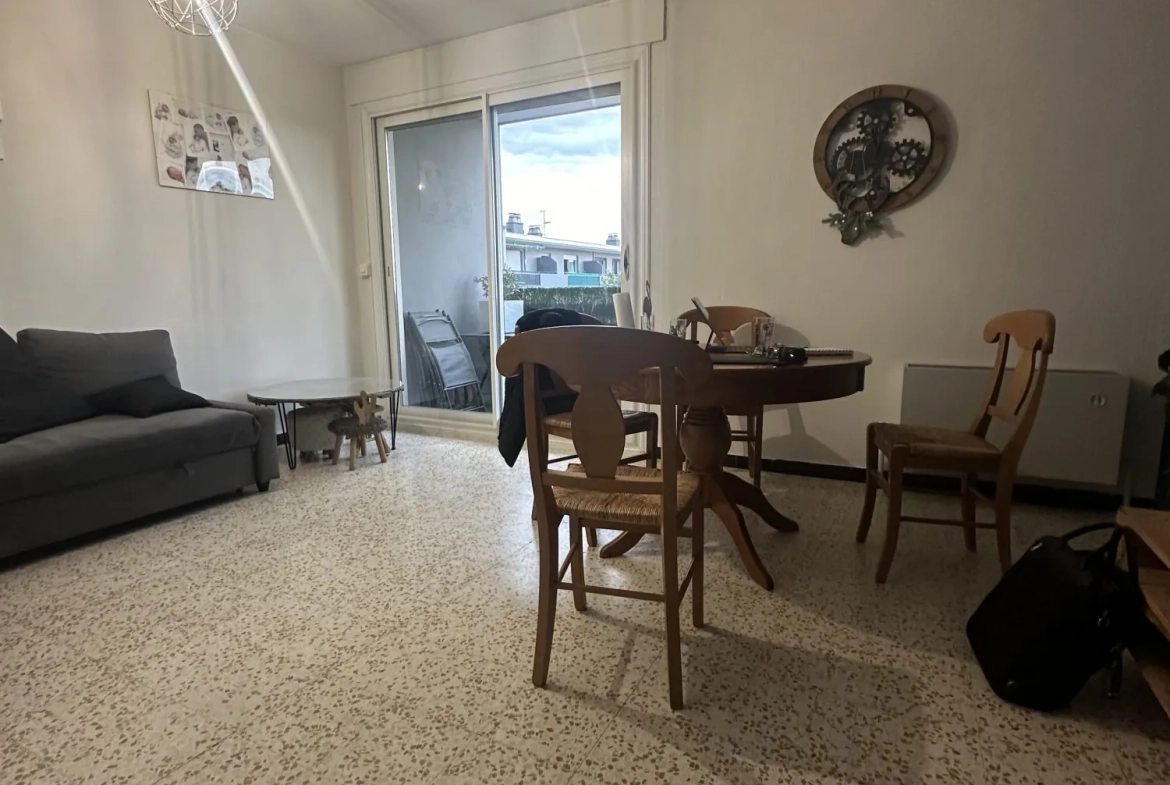 Appartement à vendre à Lunel de 75 m² avec balcon et cave 