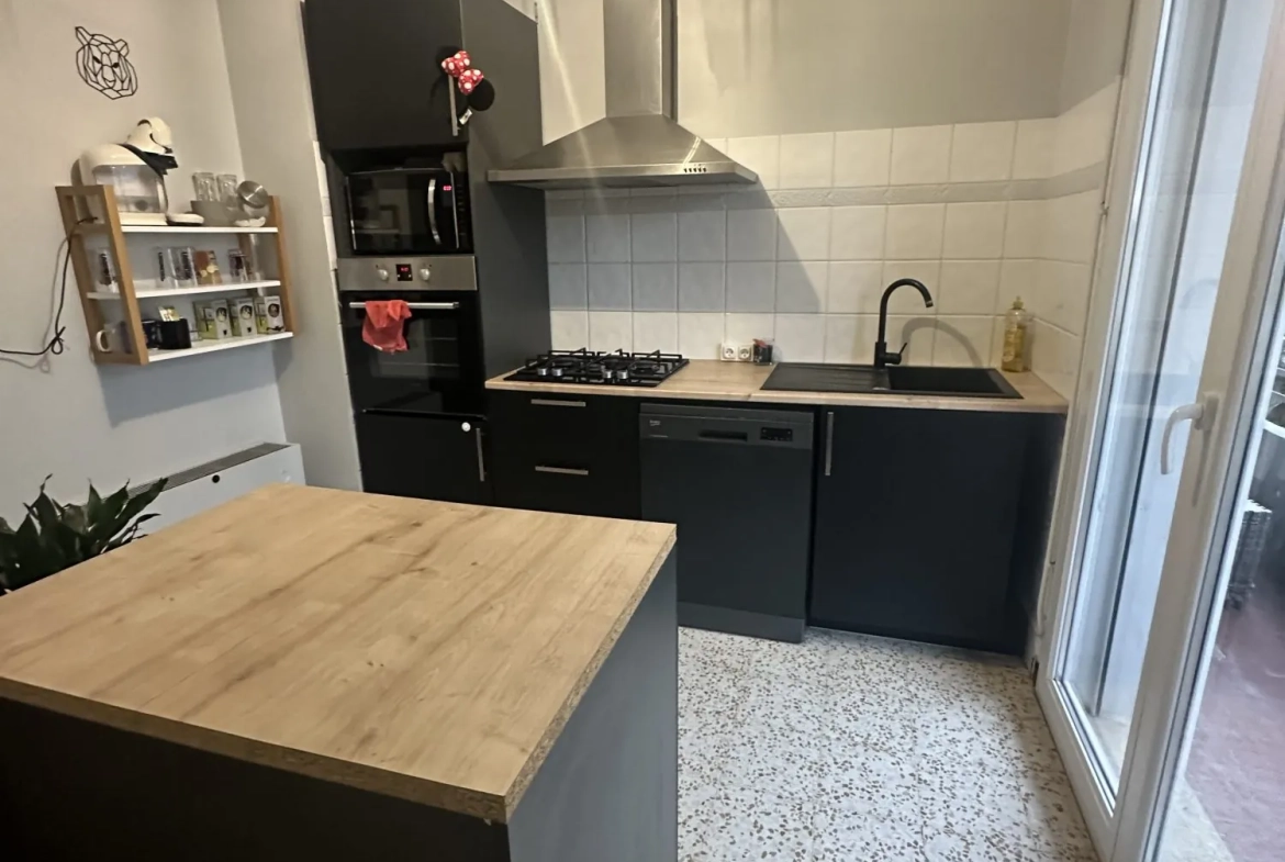 Appartement à vendre à Lunel de 75 m² avec balcon et cave 