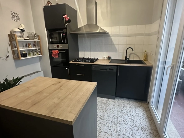 Appartement à vendre à Lunel de 75 m² avec balcon et cave