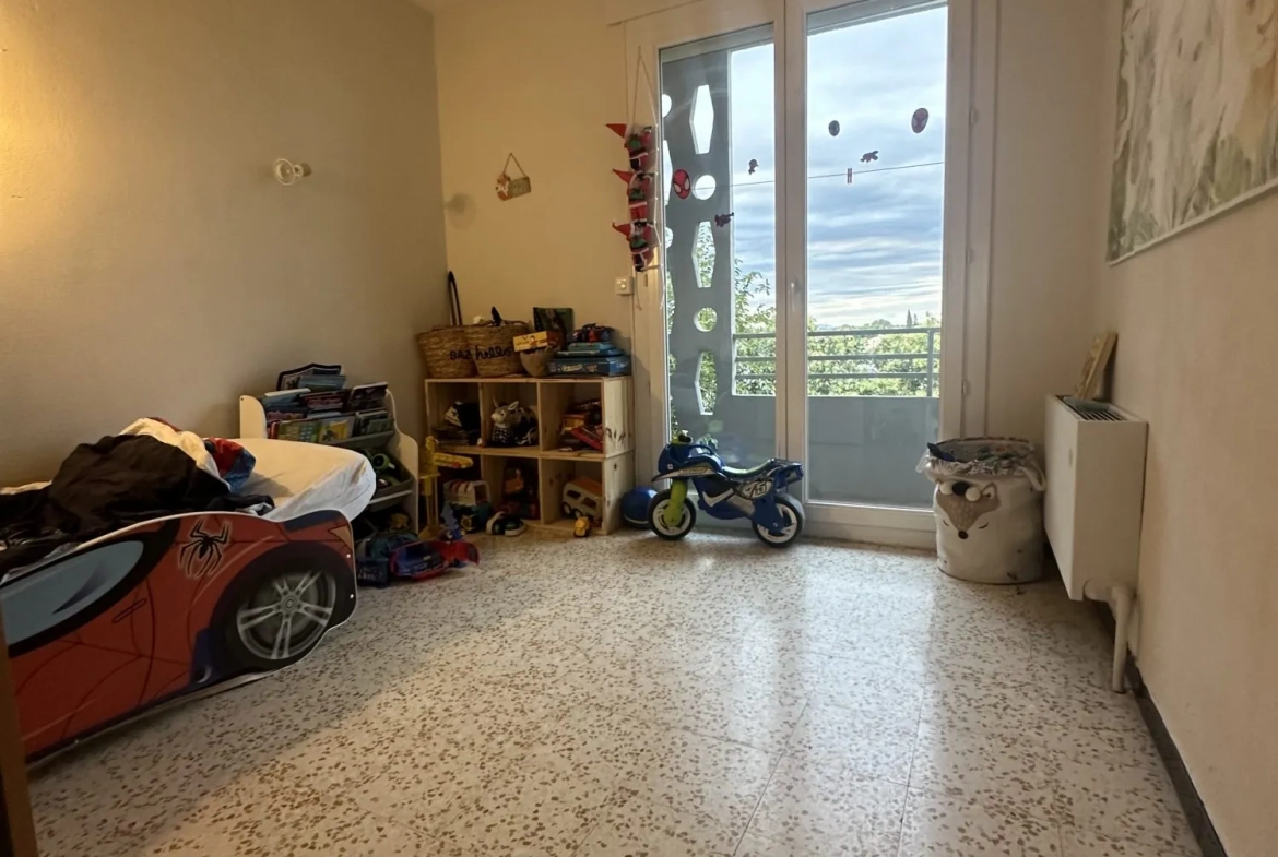 Appartement à vendre à Lunel de 75 m² avec balcon et cave 