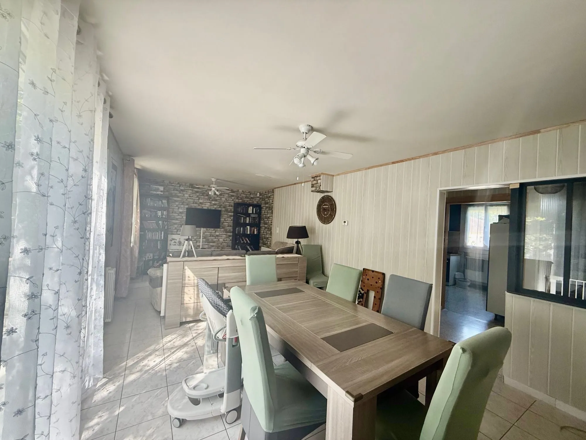 Maison individuelle lumineuse de 119 m² à Coucy-le-Château avec grand terrain 