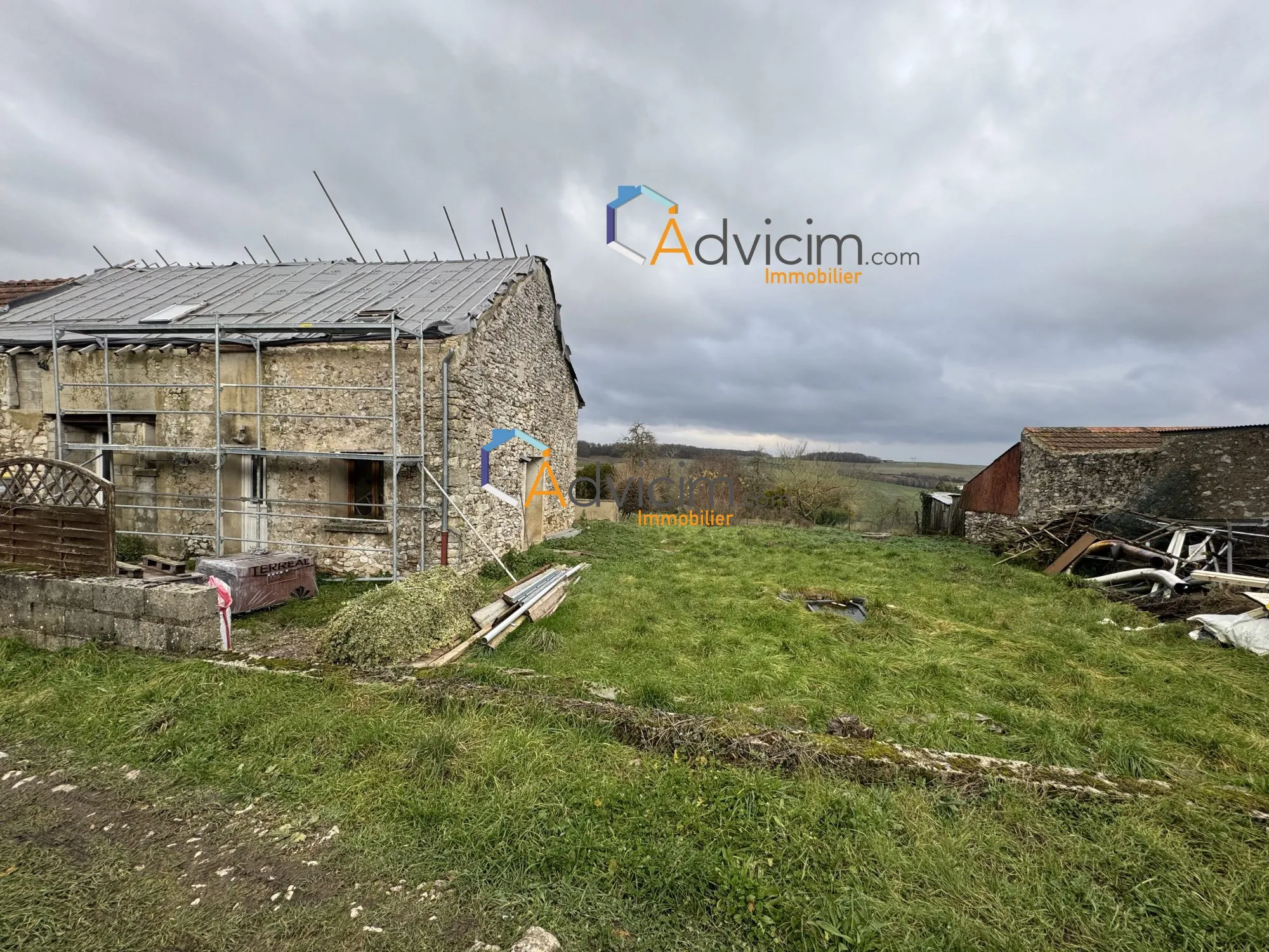 Maison à rénover de 90 m² à Montbazin avec terrasse et parking - Opportunité d'investissement 