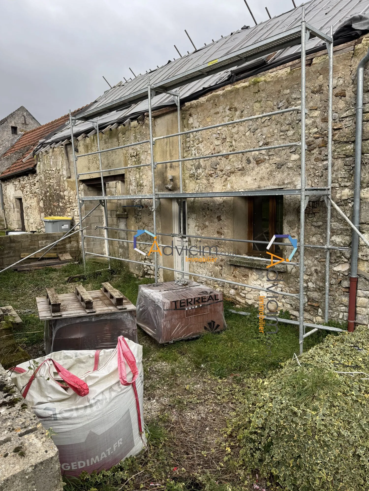 Maison à rénover de 90 m² à Montbazin avec terrasse et parking - Opportunité d'investissement 