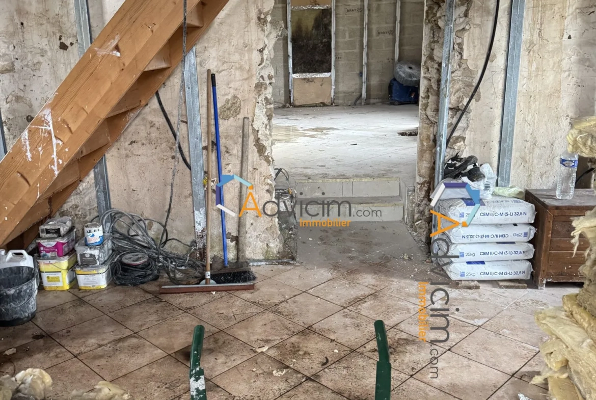Maison à rénover de 90 m² à Montbazin avec terrasse et parking - Opportunité d'investissement 