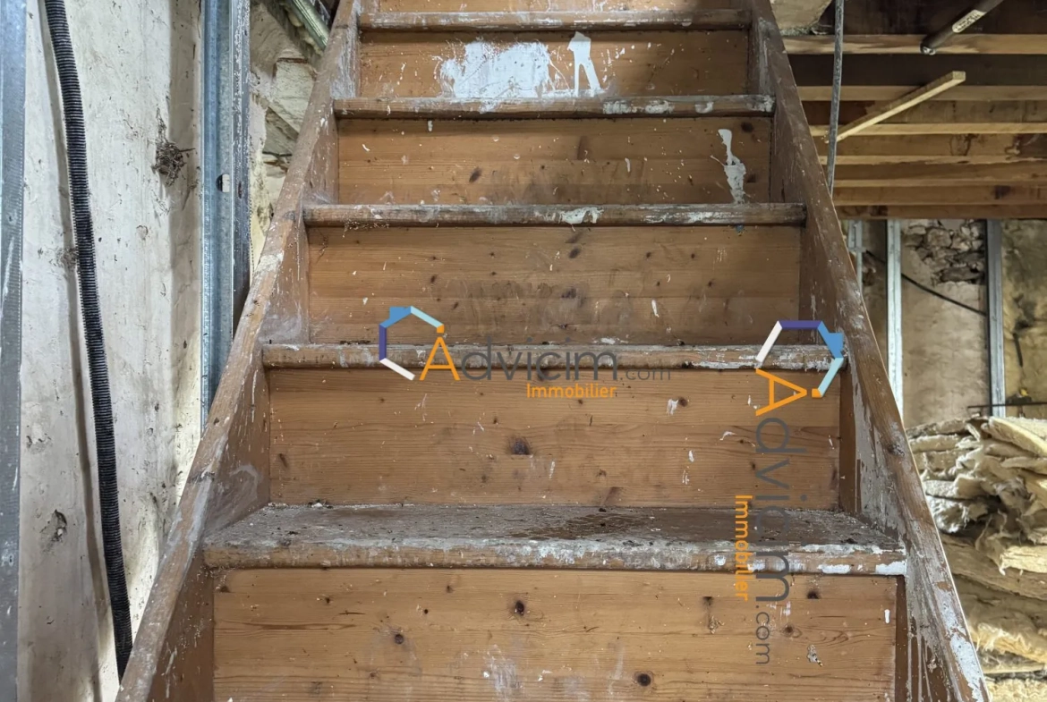 Maison à rénover de 90 m² à Montbazin avec terrasse et parking - Opportunité d'investissement 