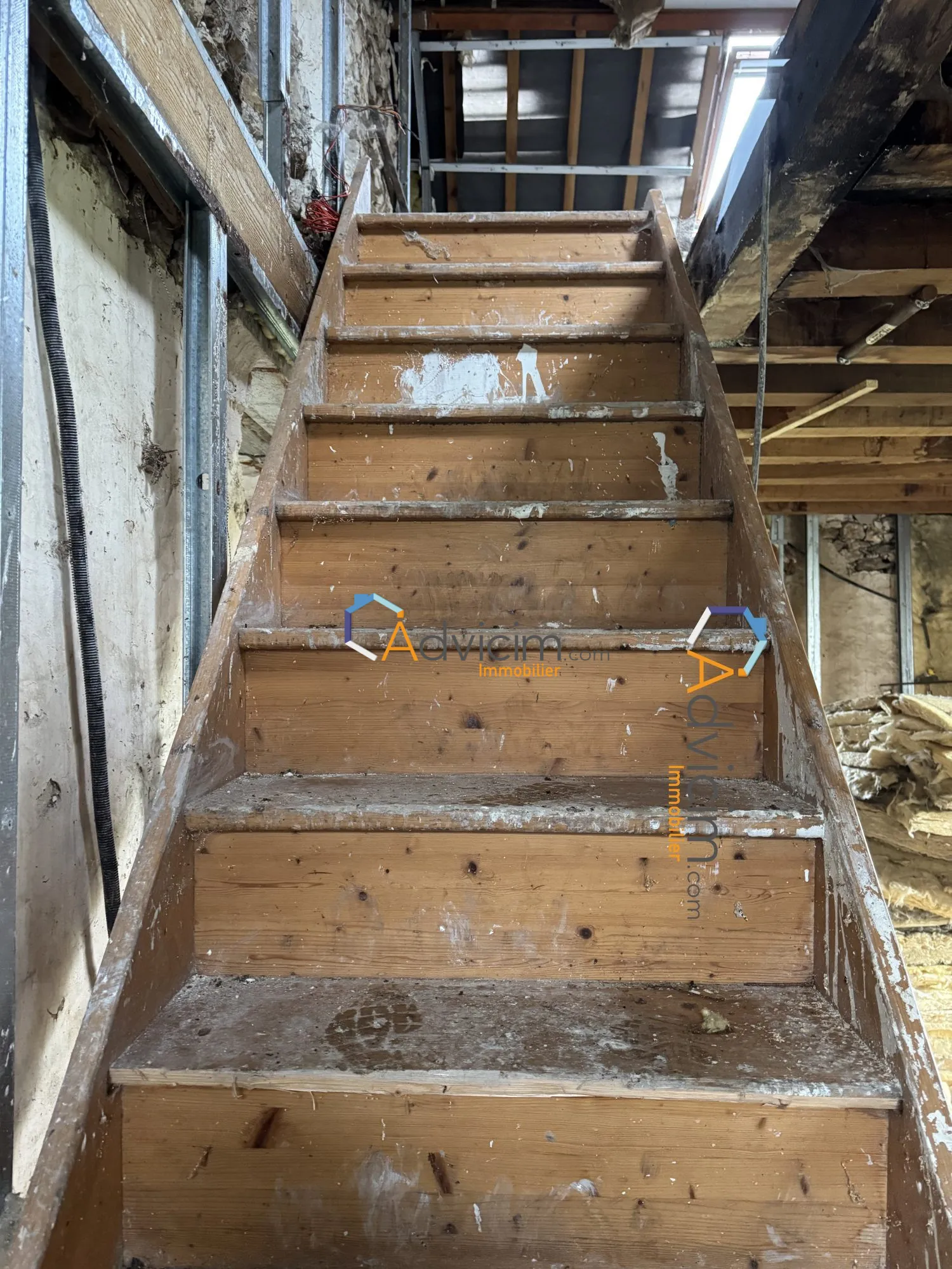Maison à rénover de 90 m² à Montbazin avec terrasse et parking - Opportunité d'investissement 