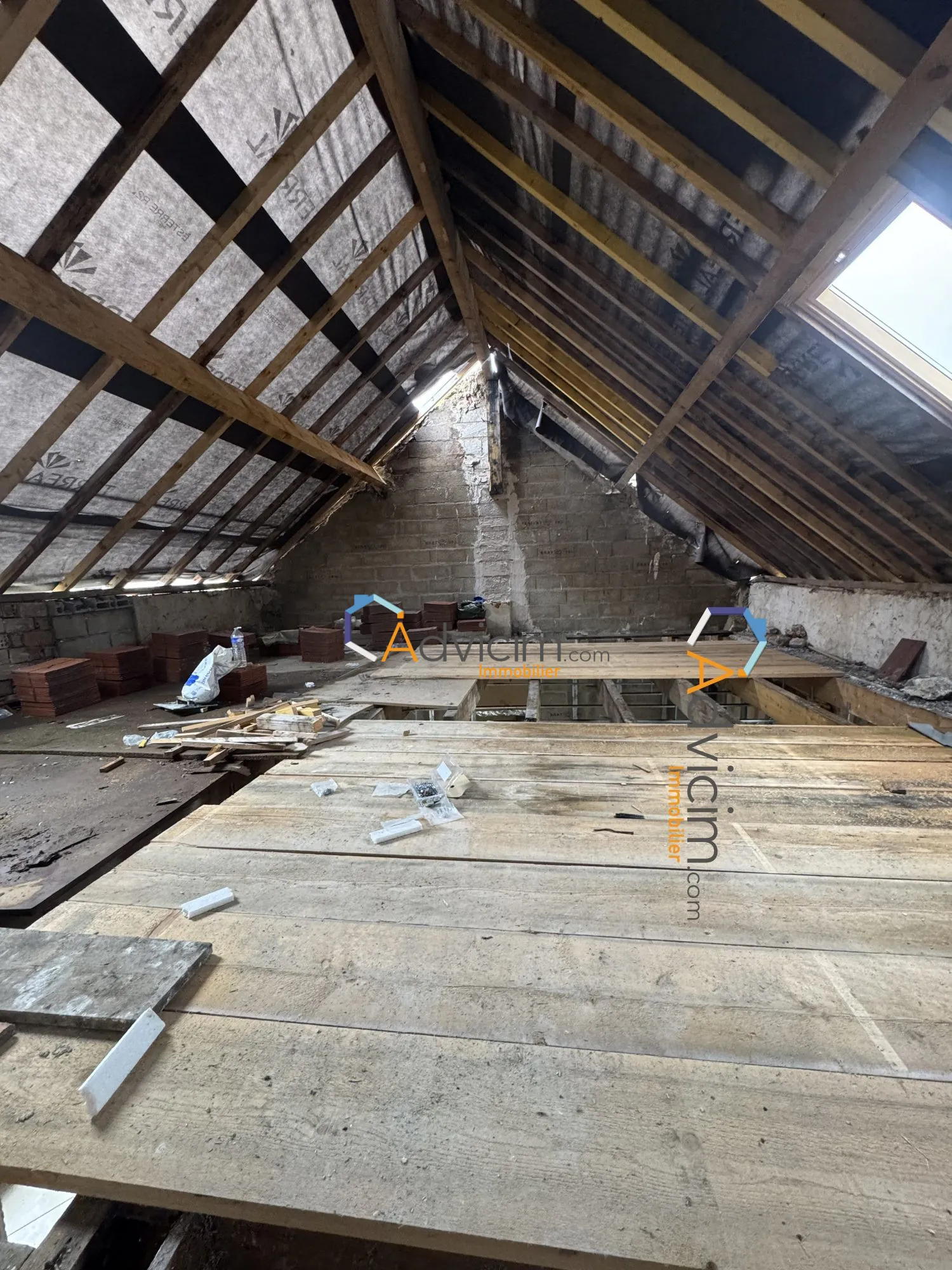 Maison à rénover de 90 m² à Montbazin avec terrasse et parking - Opportunité d'investissement 