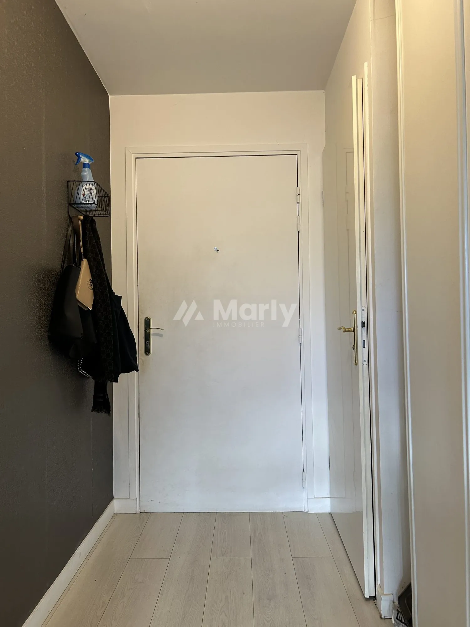 Appartement 2 pièces avec terrasse et double stationnement à Franconville 