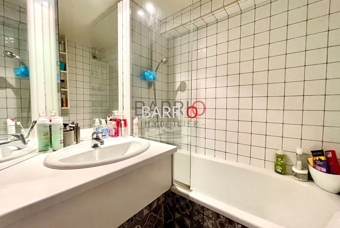 Appartement rénové avec terrasse et piscine à Saint-Cyprien Proche Golf 