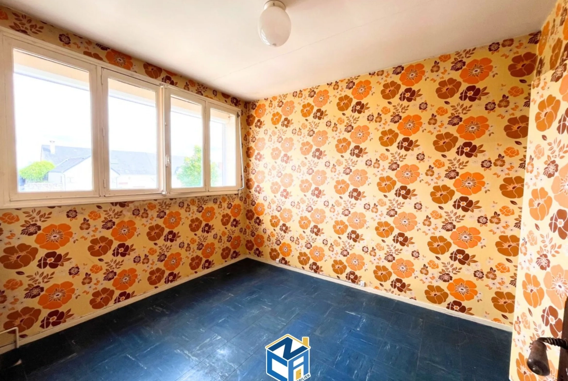 Maison mitoyenne à rénover avec grand potentiel à Port-de-Piles 