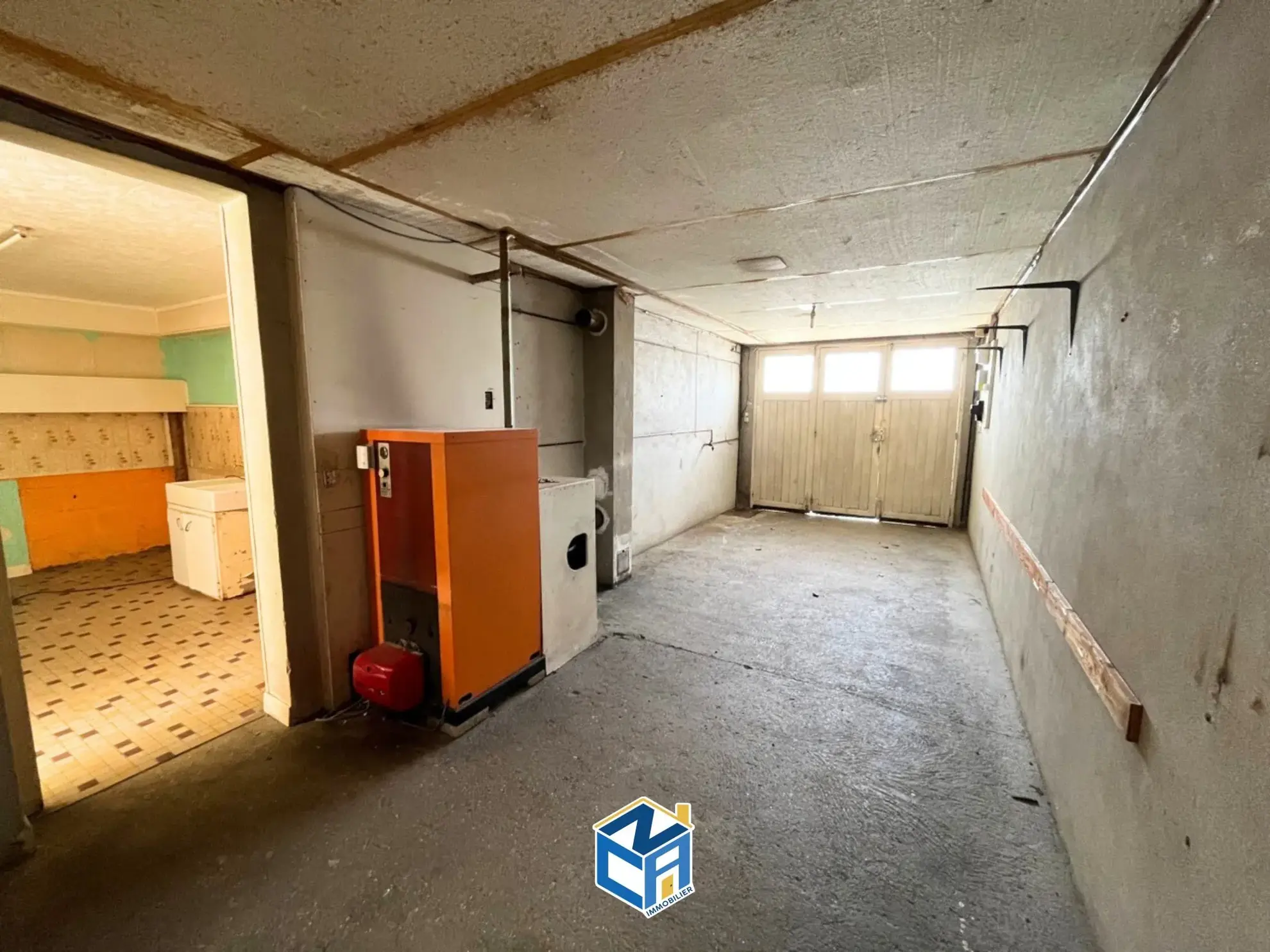 Maison mitoyenne à rénover avec grand potentiel à Port-de-Piles 