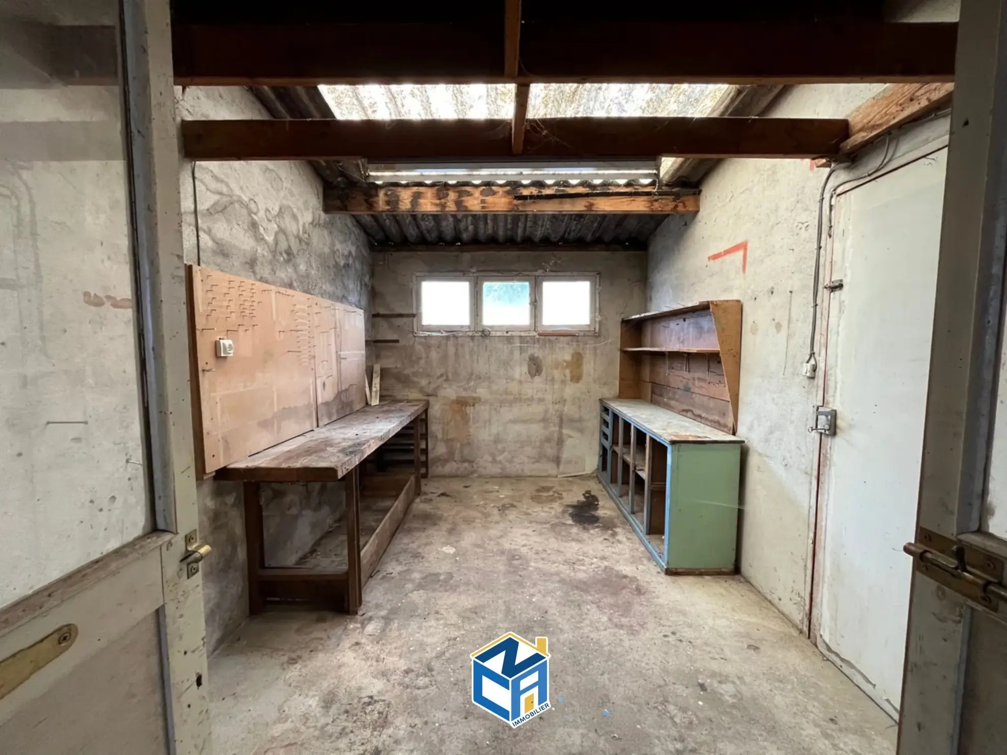 Maison mitoyenne à rénover avec grand potentiel à Port-de-Piles 