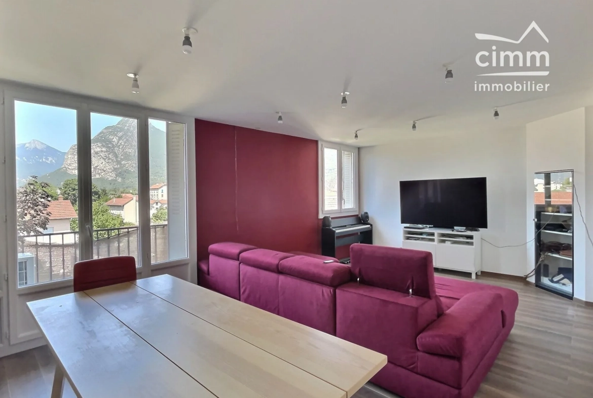Bel appartement T3 rénové avec vue exceptionnelle à Fontaine 