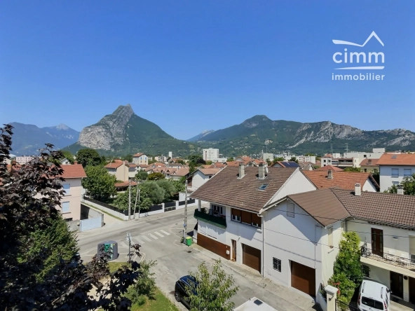 Bel appartement T3 rénové avec vue exceptionnelle à Fontaine