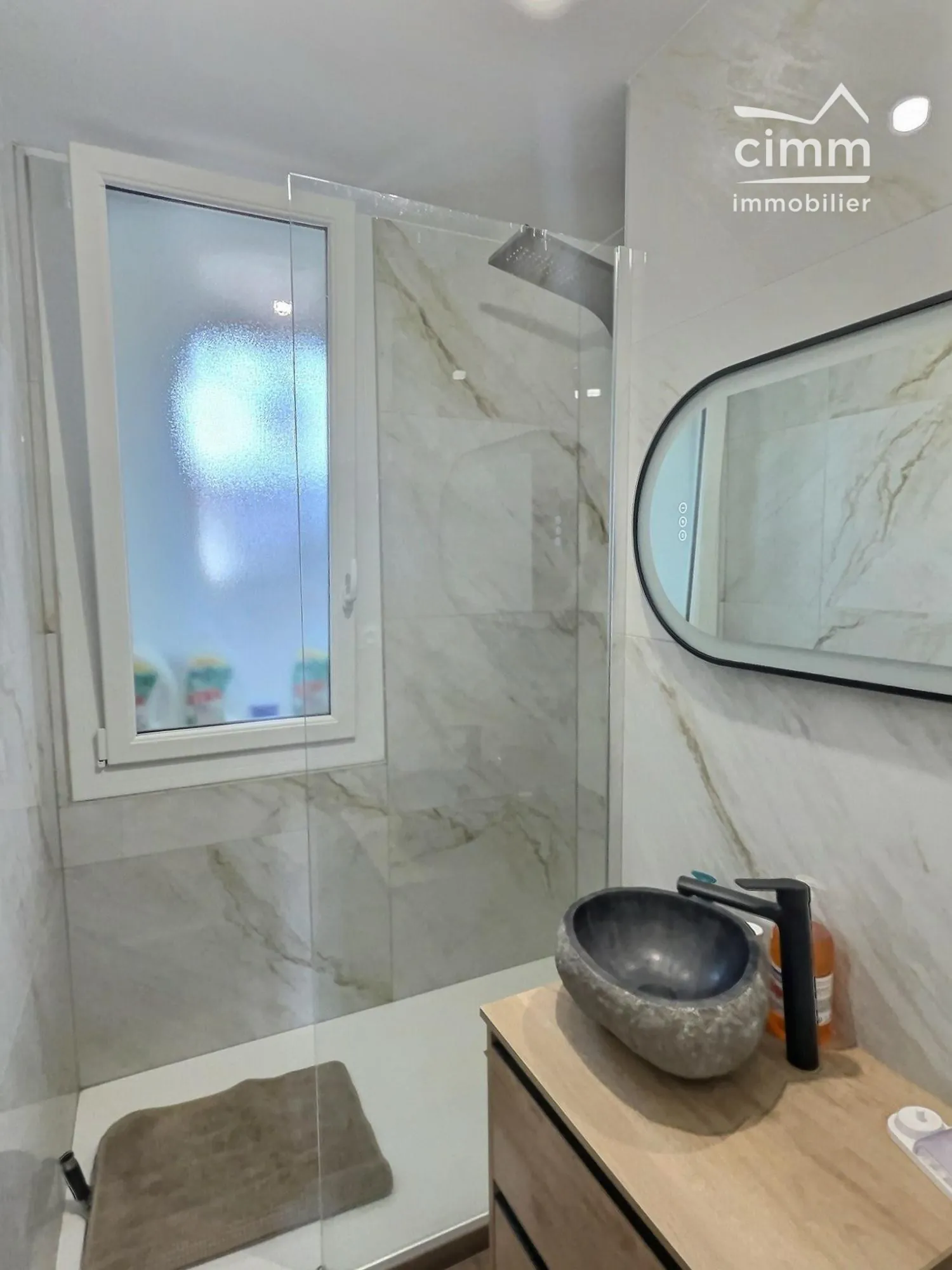 Bel appartement T3 rénové avec vue exceptionnelle à Fontaine 